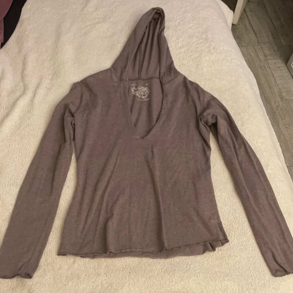 LUCY v neck pullover with hood
